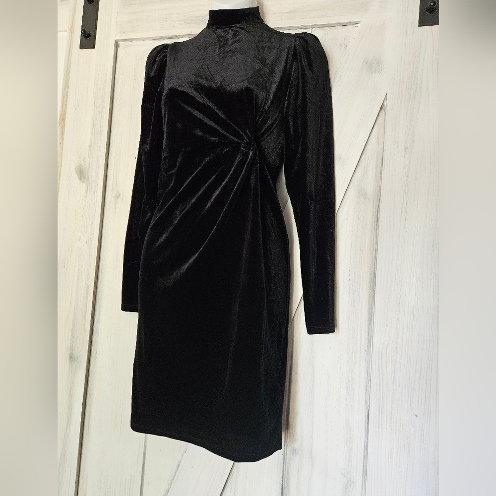 Thyme Maternity NWT long-sleeved dress with back cutout